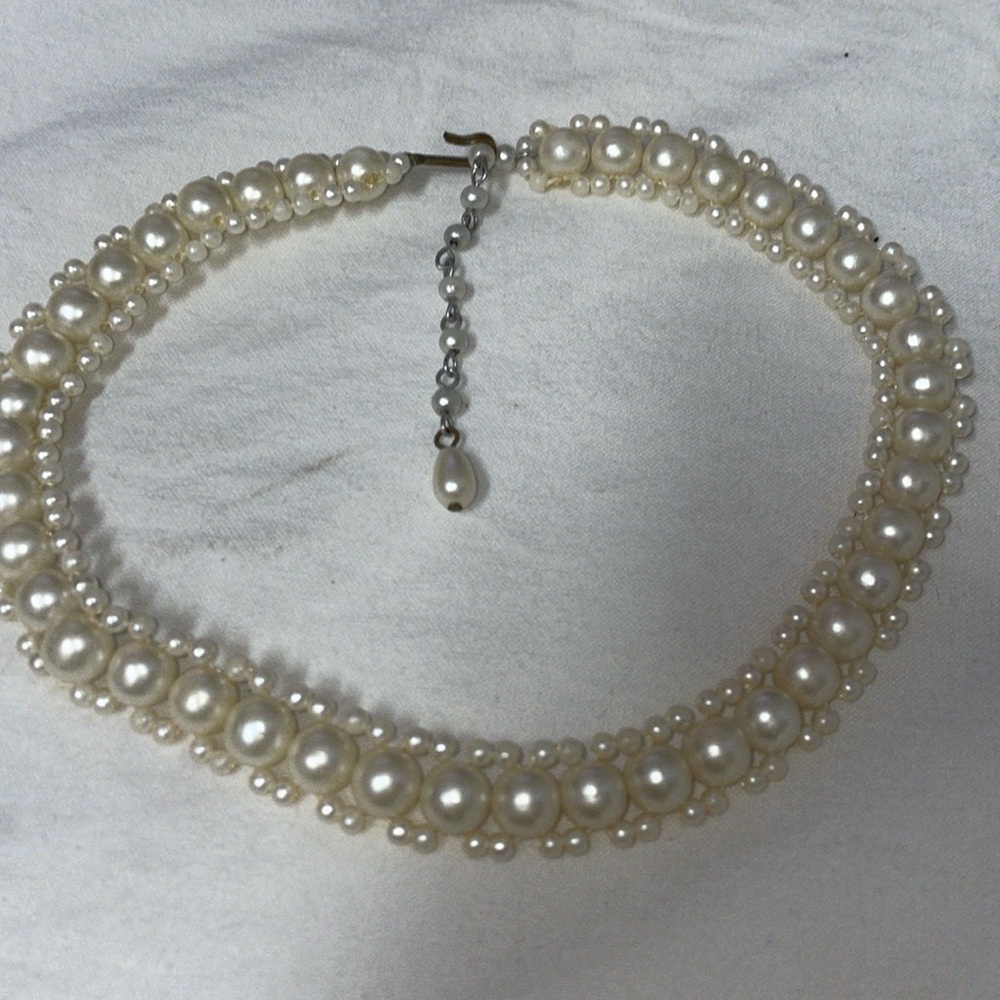 Vintage silver tone creamy white round tiny and 6mm pearl continuous strand chok